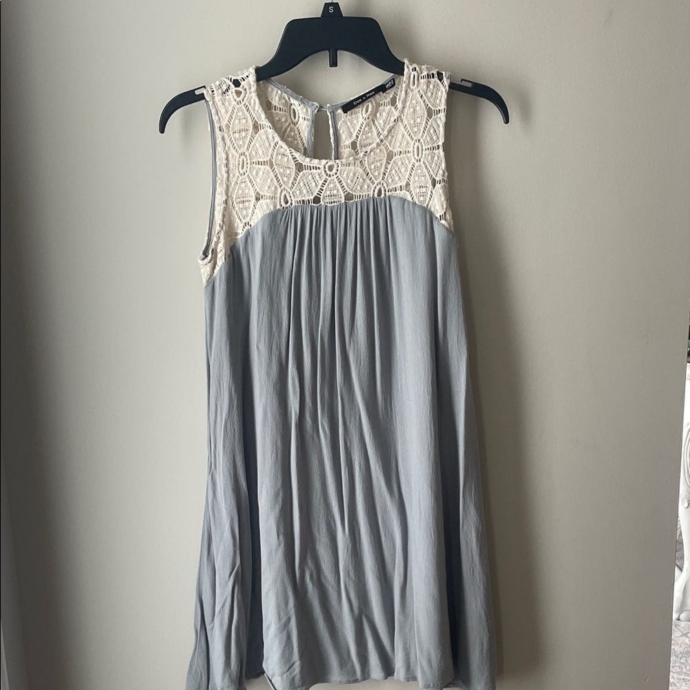Doe & Rae Sleeveless Blouse with Cream Lace and Gray Body